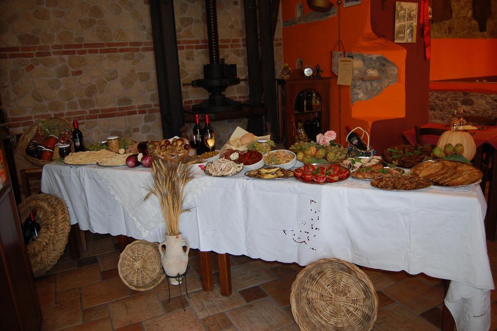 Agriturismo Parra Santa Lucia del Mela ภายนอก รูปภาพ