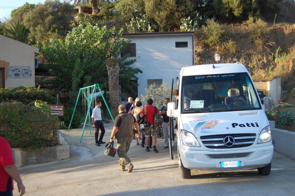 Agriturismo Parra Santa Lucia del Mela ภายนอก รูปภาพ