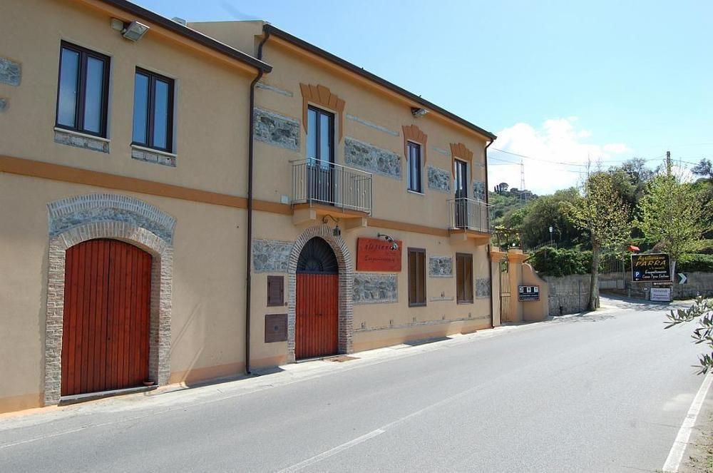 Agriturismo Parra Santa Lucia del Mela ภายนอก รูปภาพ