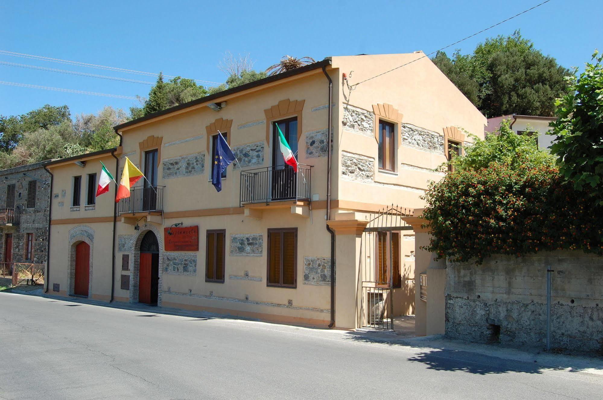 Agriturismo Parra Santa Lucia del Mela ภายนอก รูปภาพ
