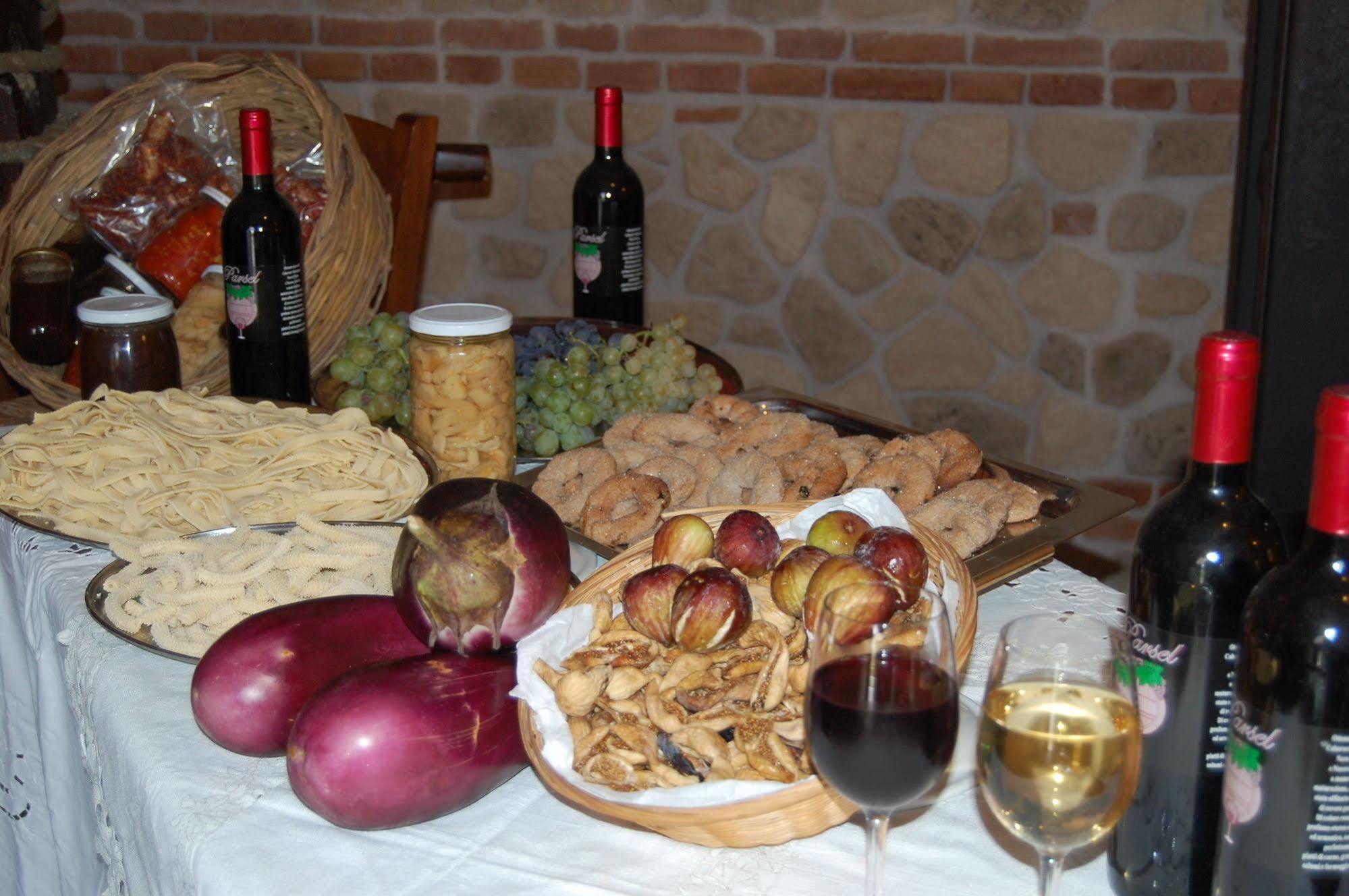 Agriturismo Parra Santa Lucia del Mela ภายนอก รูปภาพ