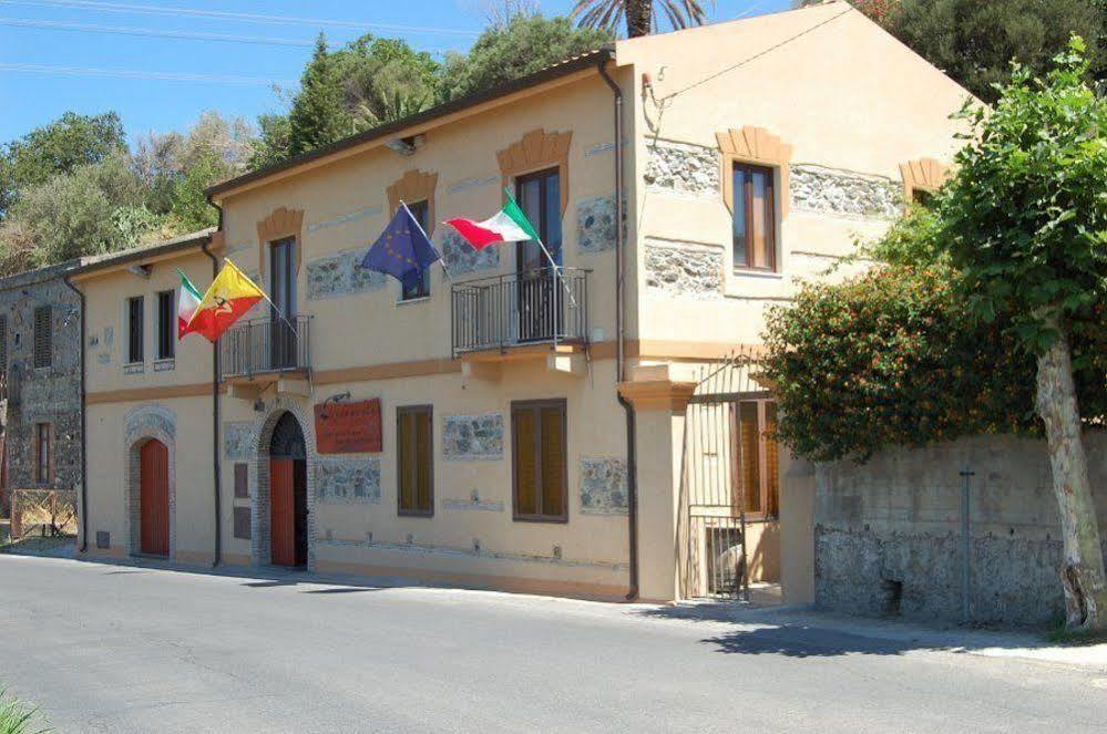 Agriturismo Parra Santa Lucia del Mela ภายนอก รูปภาพ